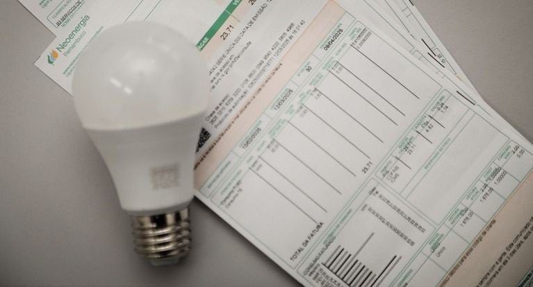 Aneel decide manter bandeira amarela nas contas de luz em agosto