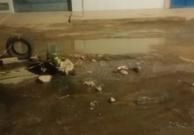 Após reparo, problema de esgoto persiste e gera novas reclamações no Quati II Após reparo, problema de esgoto persiste e gera novas reclamações no Quati II