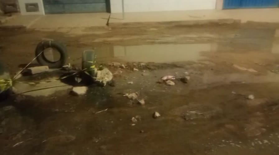 Após reparo, problema de esgoto persiste e gera novas reclamações no Quati II