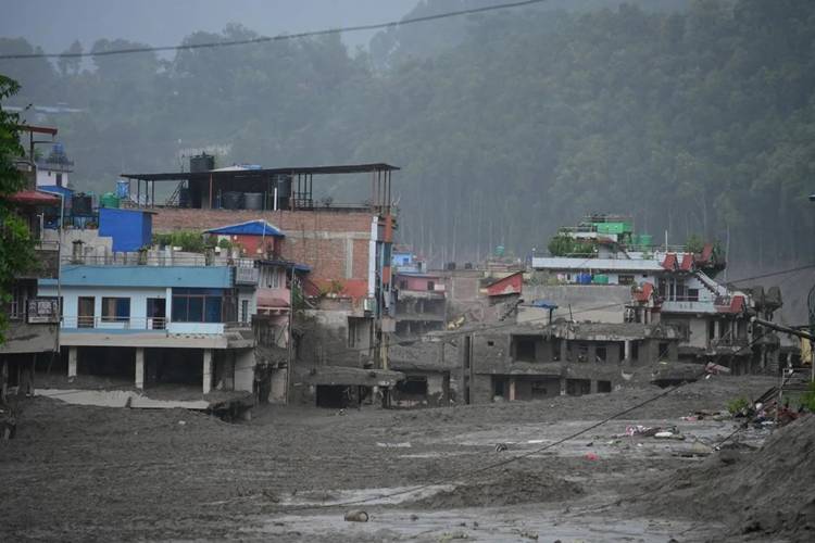 Até o momento, 177 mortos e quase 1,5 mil desaparecidos após avalanche no Nepal