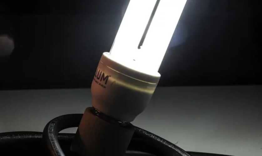 Conta de luz terá cobrança extra em setembro devido à manutenção da bandeira amarela.