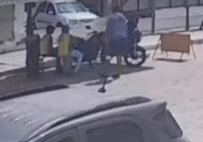 Corpo de mototaxista é descoberto na zona rural de Cabrobó; sua moto foi roubada. Corpo de mototaxista é descoberto na zona rural de Cabrobó; sua moto foi roubada.
