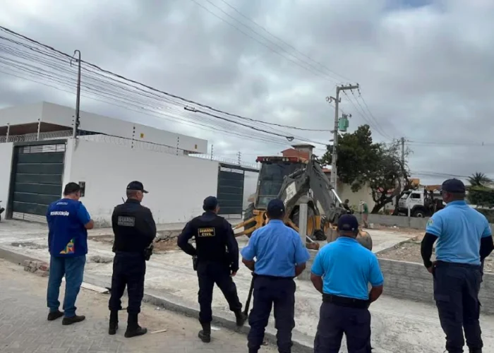 Demolições ocorrem durante ação conjunta no Loteamento Nova York em Petrolina (PE)