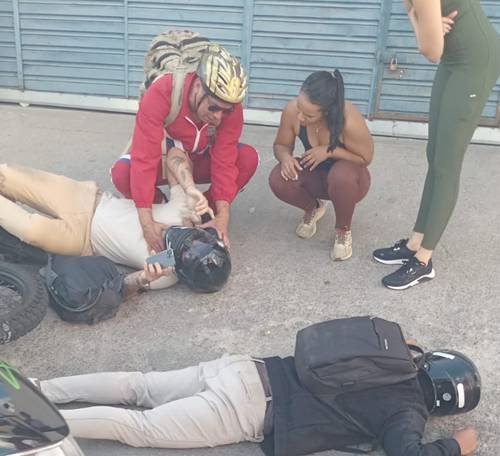 Duas pessoas ficam feridas em acidente de moto na Avenida da Integração.