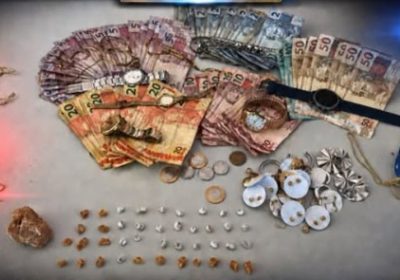 Durante patrulhamento no bairro José e Maria, uma mulher é detida com drogas e dinheiro