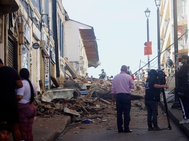 Equipe de resgate da Colômbia continua busca por sobreviventes após terremoto que deixou 169 mortos