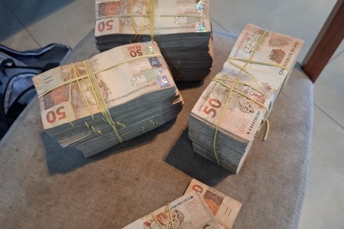 Esquema de fraude em contratos da saúde é investigado pela Polícia Federal de Pernambuco, com apreensão de aproximadamente R$ 700 mil.