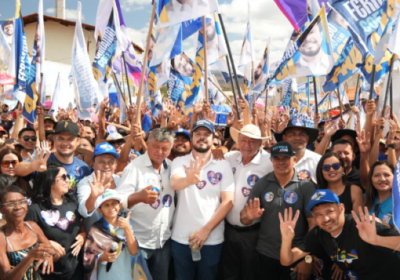 Fernando Filho destaca parceria que resultou em pavimentação no distrito de Socorro durante caminhada em Santa Filomena (PE)