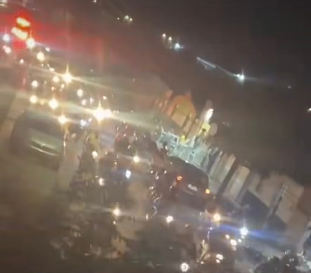 Mototaxistas se manifestam em Cabrobó após tragédia com colega e exigem punição justa.