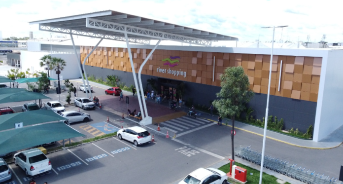 Shopping de Petrolina (PE) terá horário de funcionamento ampliado neste sábado (15), feriado da padroeira.