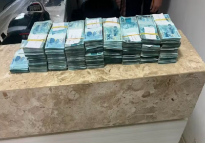 Três agricultores de Juazeiro (BA) são lesados em R$ 1 milhão após terem caixa de dinheiro trocada em negociação. Três agricultores de Juazeiro (BA) são lesados em R$ 1 milhão após terem caixa de dinheiro trocada em negociação.
