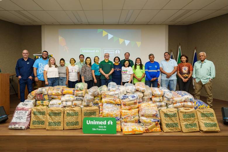 Unimed VSF realiza doação de 15 toneladas de alimentos para instituições da região