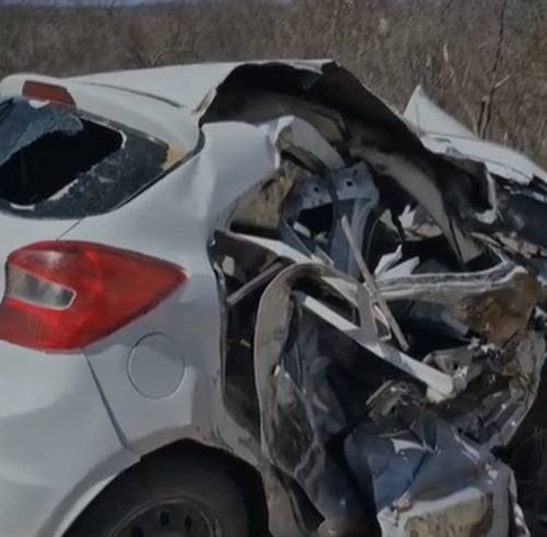 Acidente envolvendo caminhão e carro de passeio deixa quatro pessoas feridas em Jaguarari