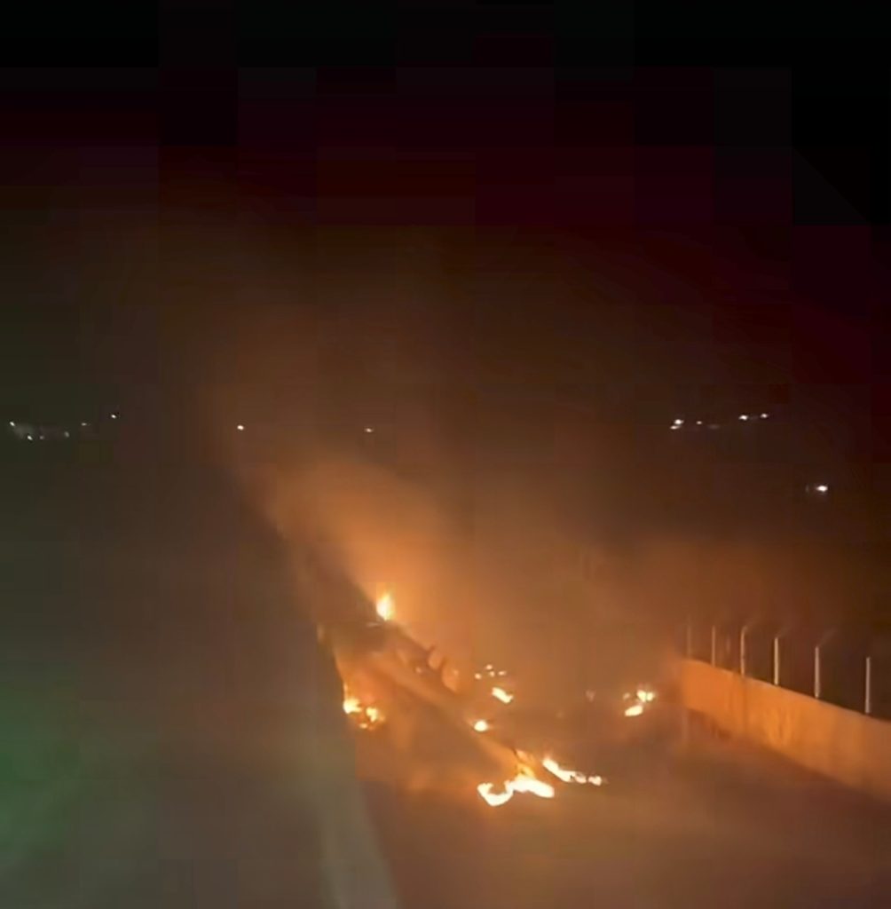 Após pouso mal sucedido, avião com cantor Rey Vaqueiro sofre incêndio no interior do Rio Grande do Norte.