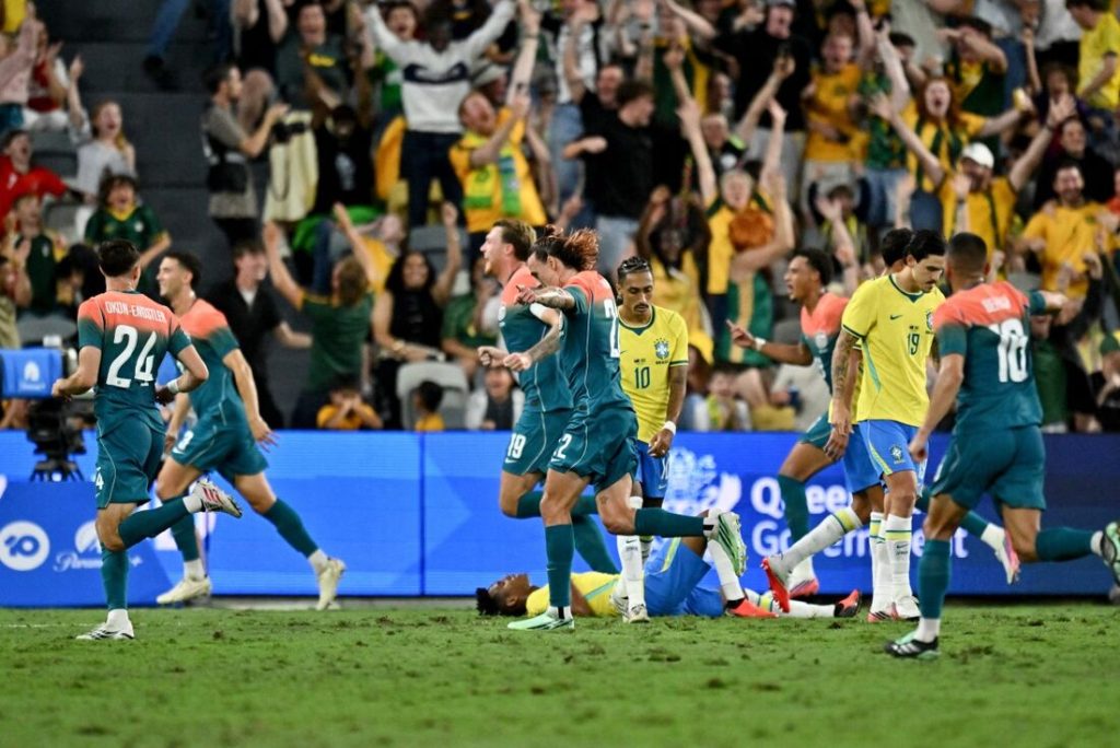 Brasil empata no último minuto contra a Austrália em amistoso pós-Copa para evitar vexame
