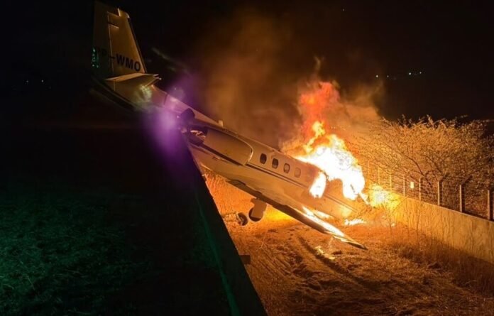 Cantor Rey Vaqueiro tem avião incendiado e shows em Pernambuco deste domingo (13) são adiados