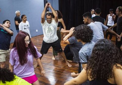 Cia Biruta inicia temporada 2026 com oportunidade de inscrição em curso de teatro gratuito Cia Biruta inicia temporada 2026 com oportunidade de inscrição em curso de teatro gratuito