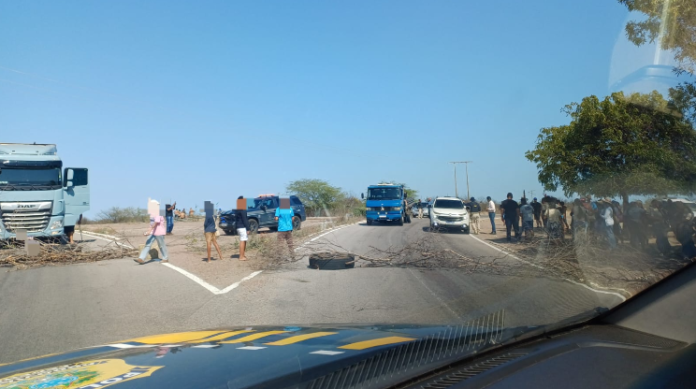Descubra a razão do bloqueio da BR-116 em Belém do São Francisco (PE) nesta quarta-feira (2)