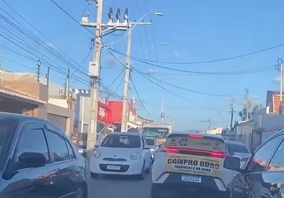 Dificuldades no trânsito na avenida principal do bairro Vila Marcela em Petrolina são denunciadas por moradores.