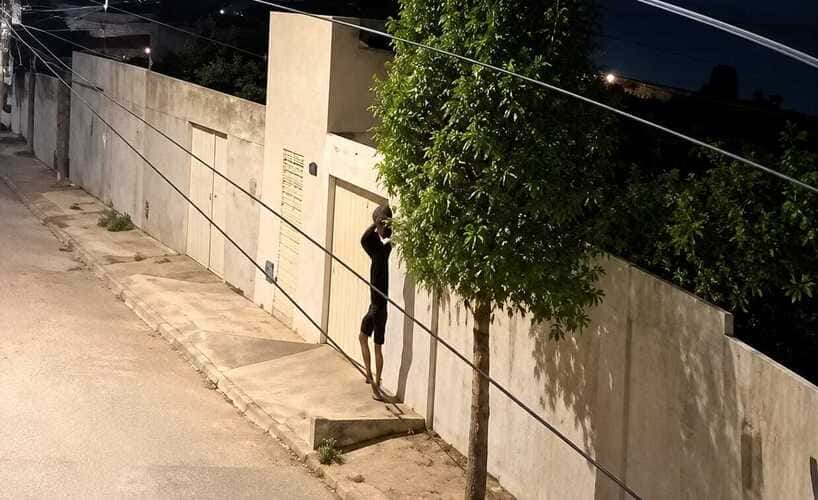 Ladrão entra em casa e rouba botijão de gás no bairro Santa Luzia