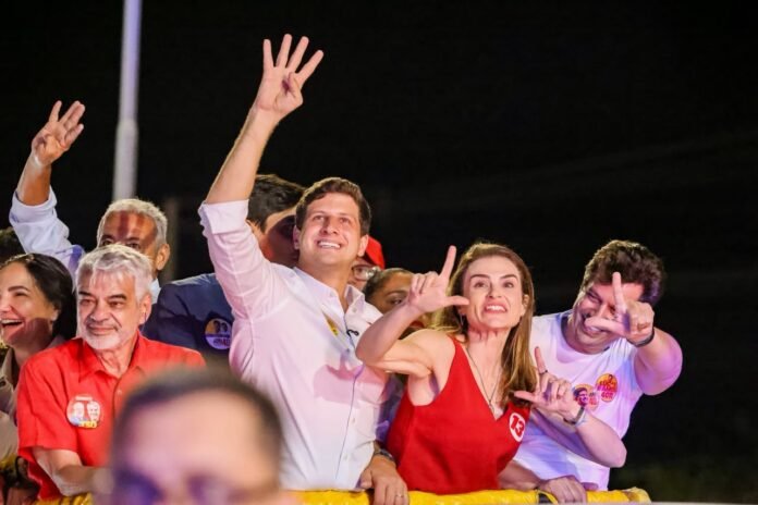 Lucas Ramos e João Campos se unem em carreata da esperança pelas ruas de Petrolina e reafirmam compromisso com o futuro da cidade