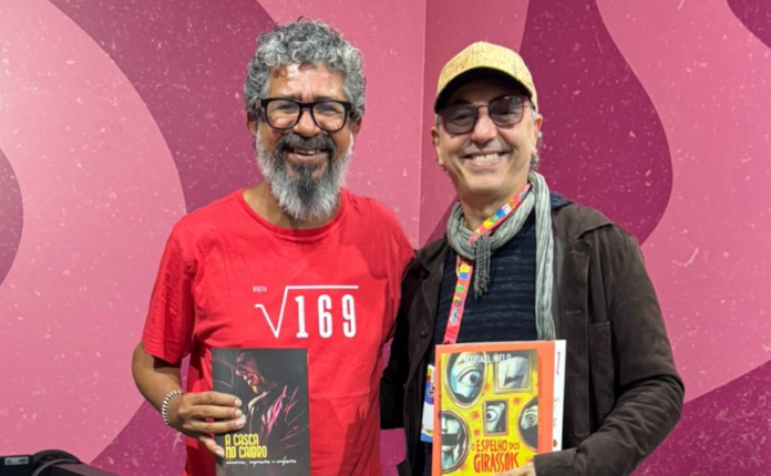 Maviael Melo lança livro na Bienal de São Paulo e se encontra com Zeca Baleiro