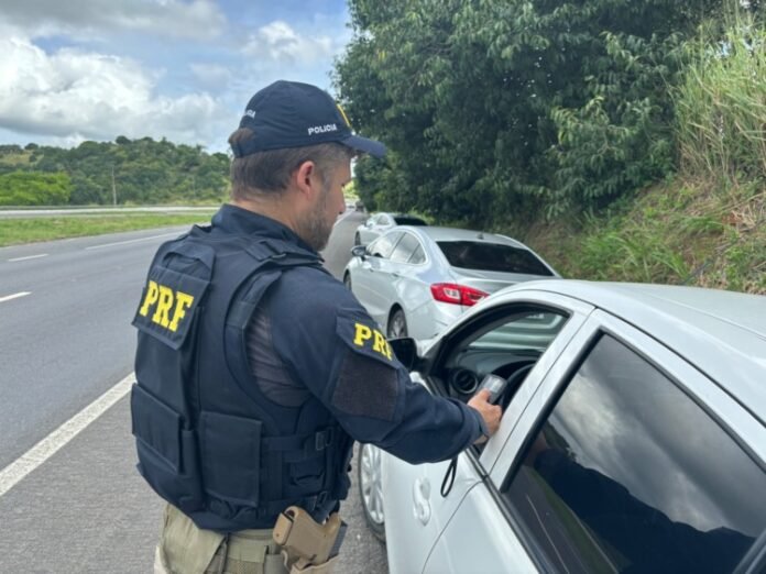 PRF intensifica fiscalização contra motoristas embriagados em Pernambuco durante Operação Independência