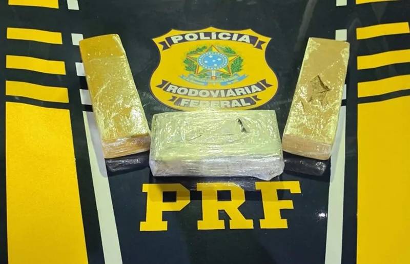 PRF prende homem com cocaína e supermaconha em ônibus em Serra Talhada