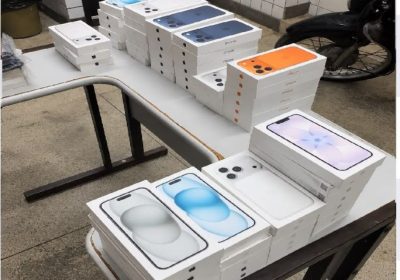 Polícia Militar apreende 66 celulares iPhone sem documentação durante operação em Recife.