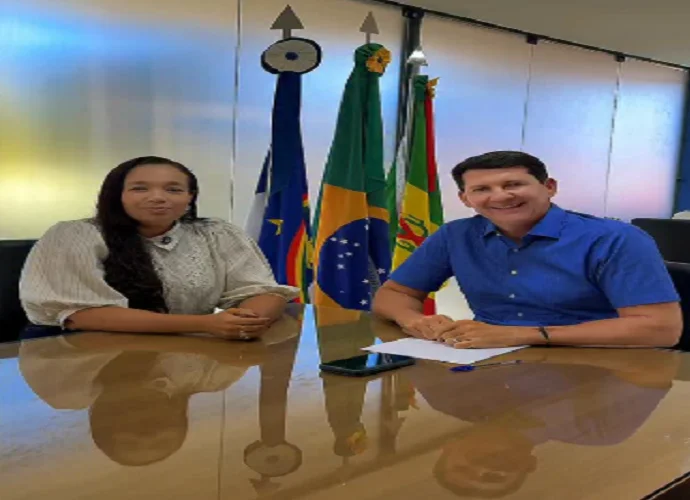 Prefeito Simão e Secretária Rosane da Costa anunciam benefício de R$ 4 mil em Pix Tecnológico para os novos concursados da Educação em Petrolina (PE)