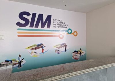 Prefeitura de Petrolina (PE) guia usuários de transporte coletivo na emissão e recarga do cartão SIM.