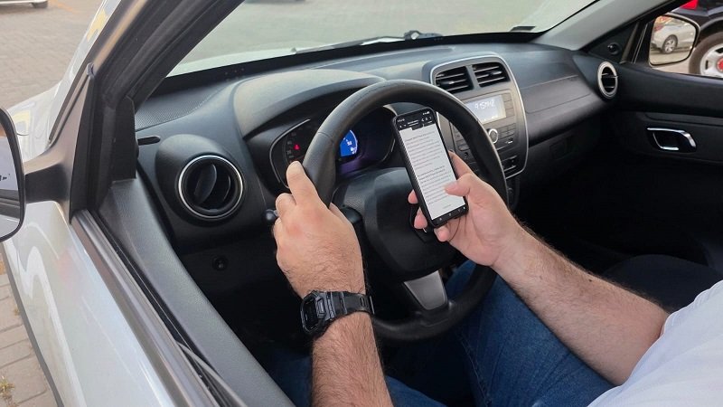 Prefeitura de Petrolina enfatiza alerta sobre perigos do uso de celular enquanto dirige