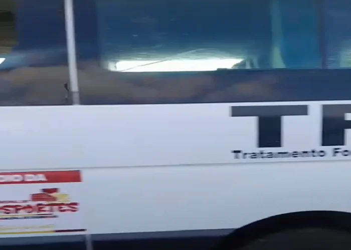 Quebra de van do TFD de Chorrochó (BA) na Ponte Presidente Dutra, sentido Juazeiro-Petrolina, causa lentidão no trânsito.