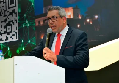 Empresas aceleram implementação de IA, porém enfrentam desafios para obter resultados efetivos Empresas aceleram implementação de IA, porém enfrentam desafios para obter resultados efetivos