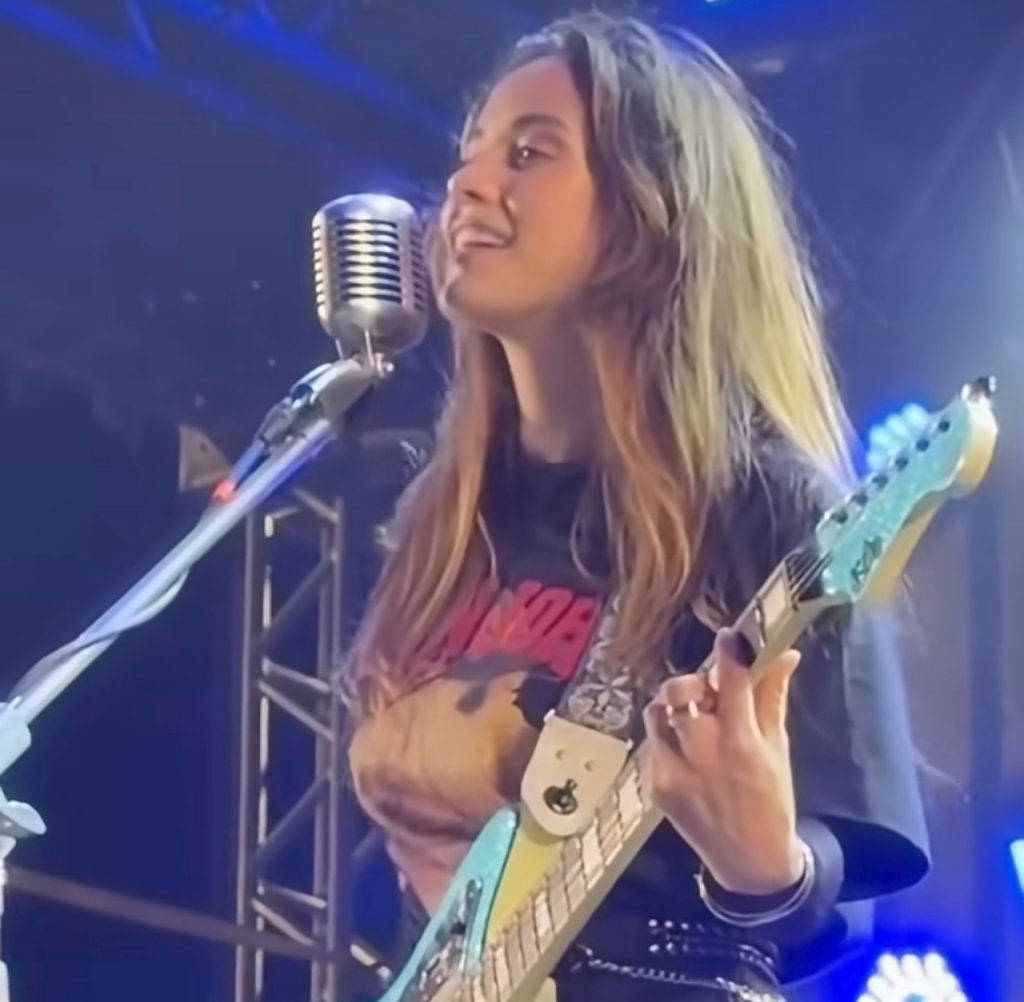 Show de Isadora Pompeo emociona multidão em noite de adoração na abertura do Festival Cristão de Petrolina