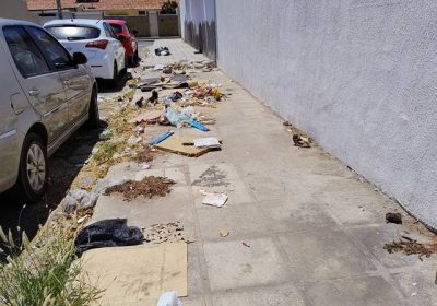 Travessa próxima da feira da Areia Branca reflete negligência