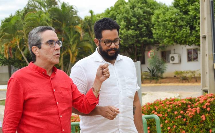 Victor Flores e Maurício Rands organizam evento em Petrolina