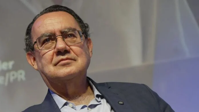 Augusto Cury declara apoio a Flávio Bolsonaro no 2º turno das eleições.
