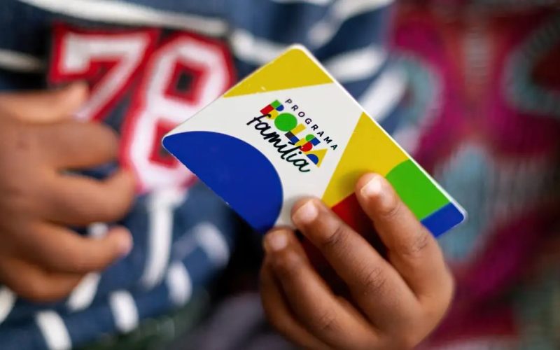 Beneficiários do Bolsa Família receberão pagamentos de outubro antecipadamente antes do 2º turno.