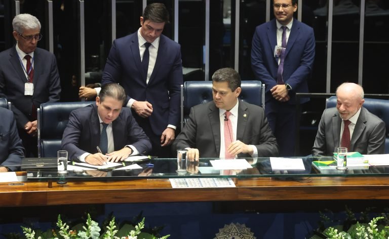 Congresso promulga benefício de aposentadoria especial para agentes de saúde e combate a endemias