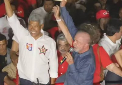 Em evento público, Lula critica Flávio: “Presidente não debaterá com ladrão se não abrir sigilo”