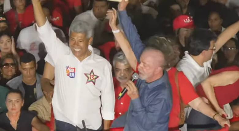 Em evento público, Lula critica Flávio: “Presidente não debaterá com ladrão se não abrir sigilo”