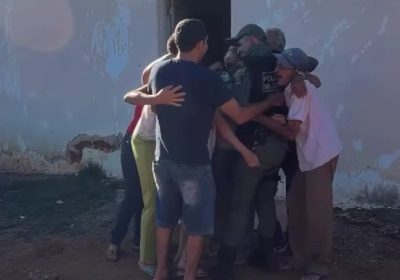 Filho de agricultores de Salgueiro realiza sonho de se tornar soldado da PMPE estudando sob a luz de poste