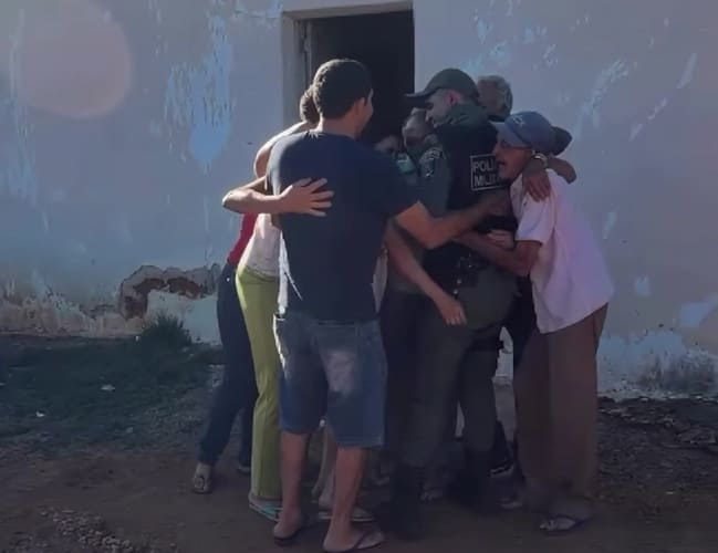 Filho de agricultores de Salgueiro realiza sonho de se tornar soldado da PMPE estudando sob a luz de poste