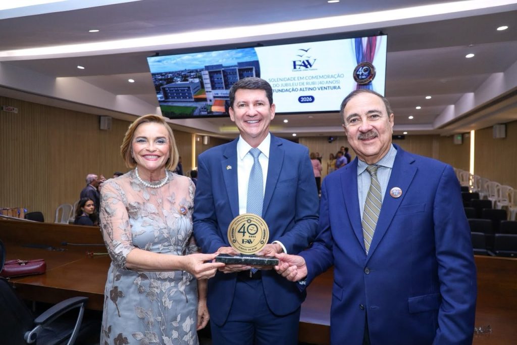 Fundação Altino Ventura presta homenagem ao prefeito Simão Durando por sua contribuição à saúde oftalmológica dos pernambucanos
