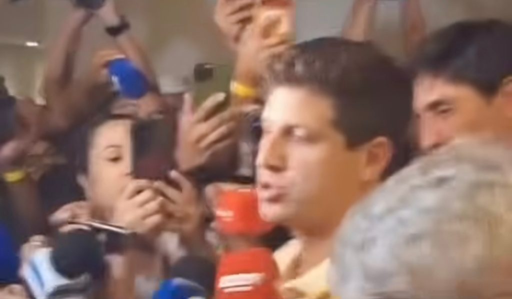 João Campos se pronuncia pela primeira vez após resultado das eleições em coletiva de imprensa.