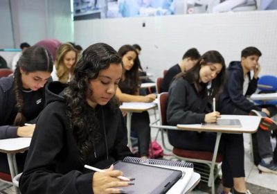 Mais de 60% das inscrições do Enem são feitas por mulheres