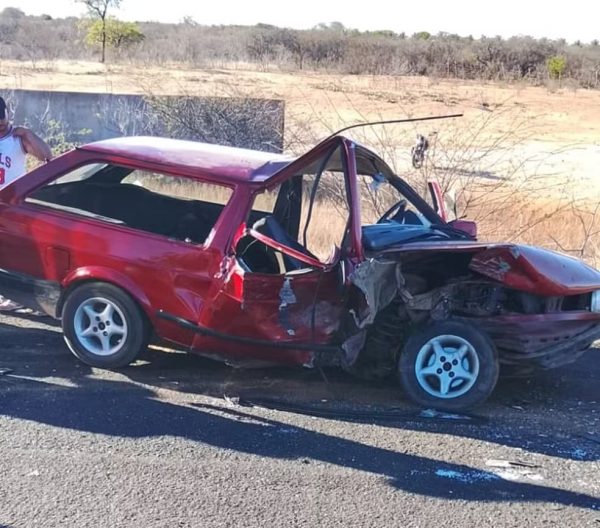 Mulher morre e 3 ficam feridos em acidente na Estrada das Pedrinhas
