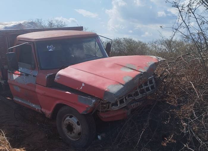 Mulher sofre ferimentos graves em acidente na BR-235