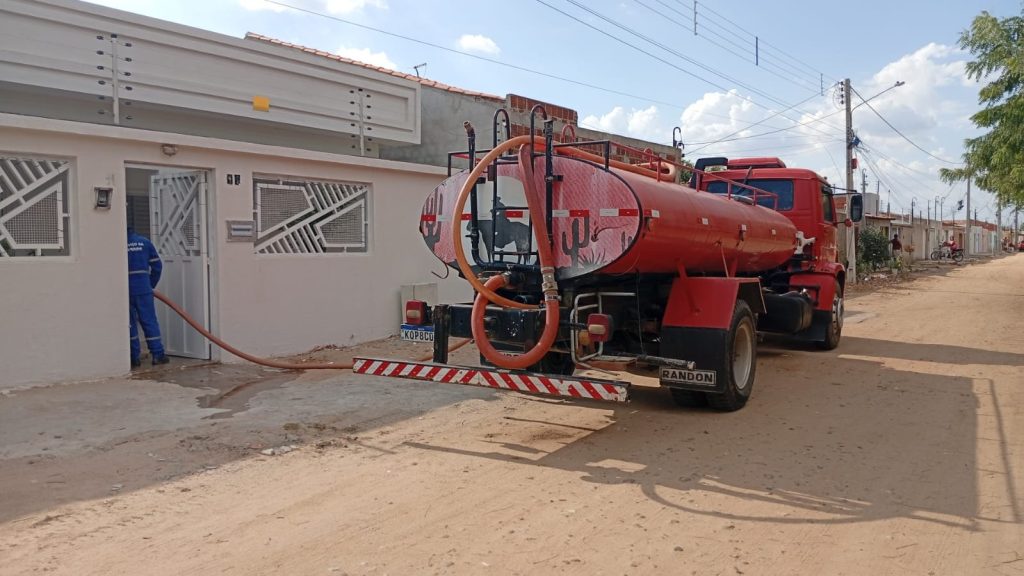 Prefeitura de Petrolina disponibiliza veículos-pipa para garantir abastecimento de água em comunidades